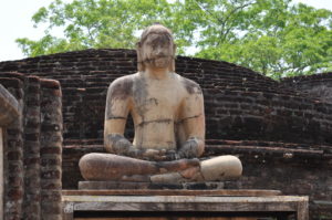 Reser du till Polonnaruwa i Sri Lanka kan du bland annat beskåda antika Buddhastatyer. 