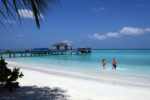 Res på en romantisk bröllopsresa till Maldiverna.