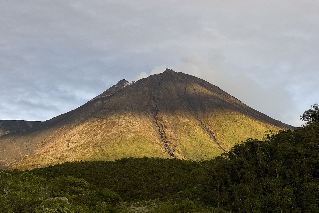 Resa till Ecuador Reventador vulkan