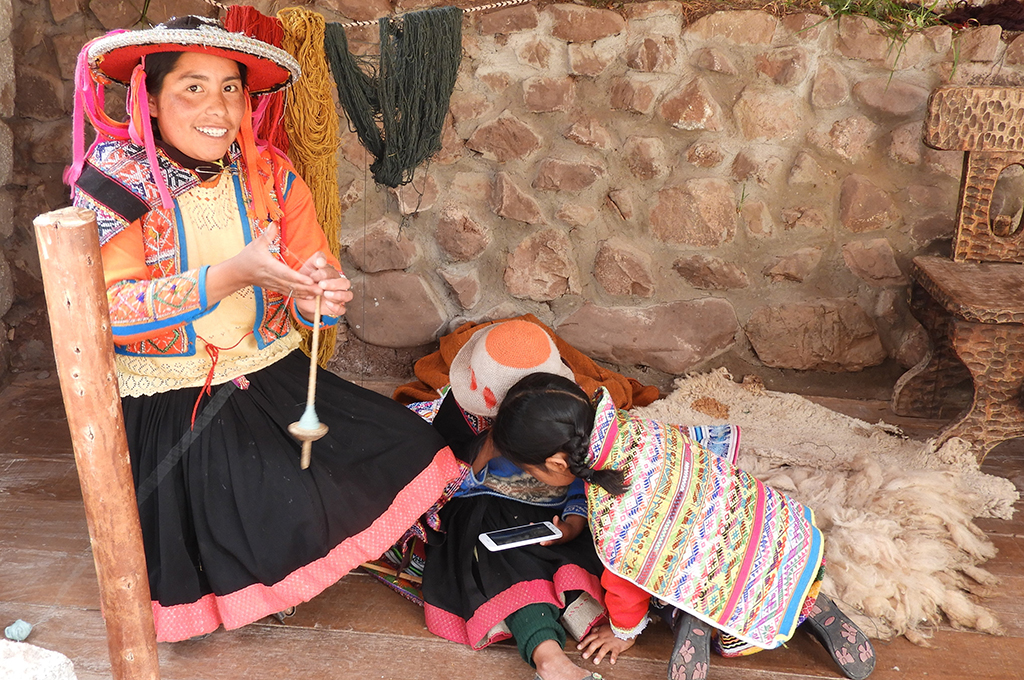 Resa till Peru Inkas heliga dal alpackafarm hantverk