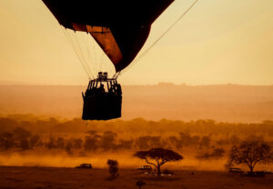 tanzania safari åk luftballong över serengeti