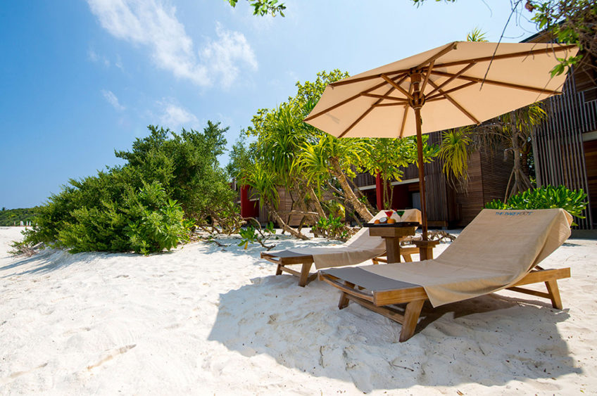 Resa till Maldiverna The Barefoot Eco Hotel strand